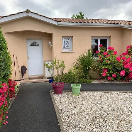 Maison Piscine بيت للعطل *